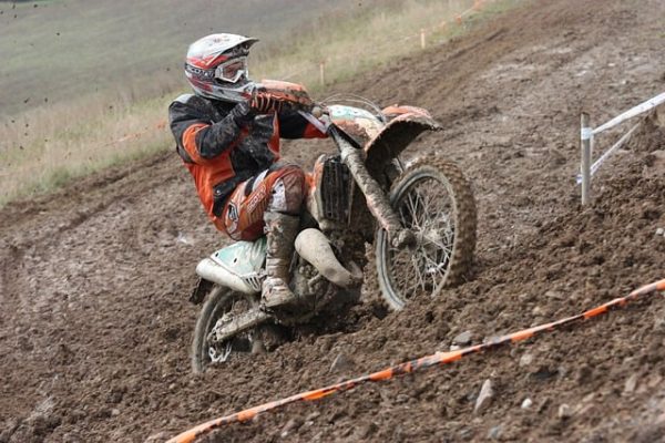 enduro-8548196_640-e1744671023884