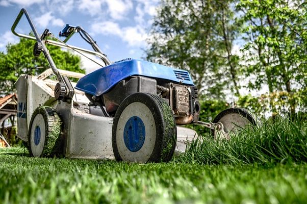 lawn-mower-384589_640-e1744669896483